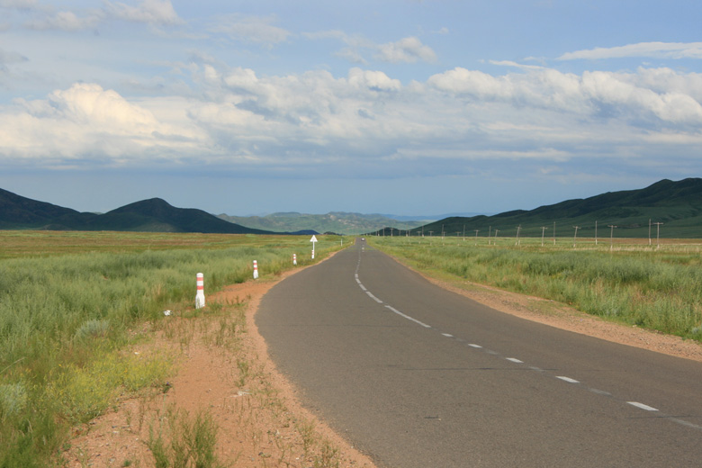 Straße von Erdenet nach Darhan<br/>am Abzweig nach Amarbayasgalant