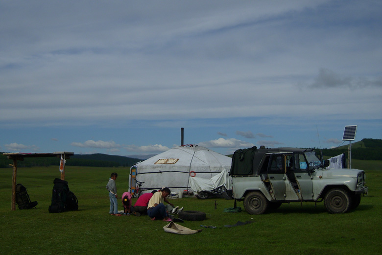 Tyre repair, in Darhadyn Hotgor