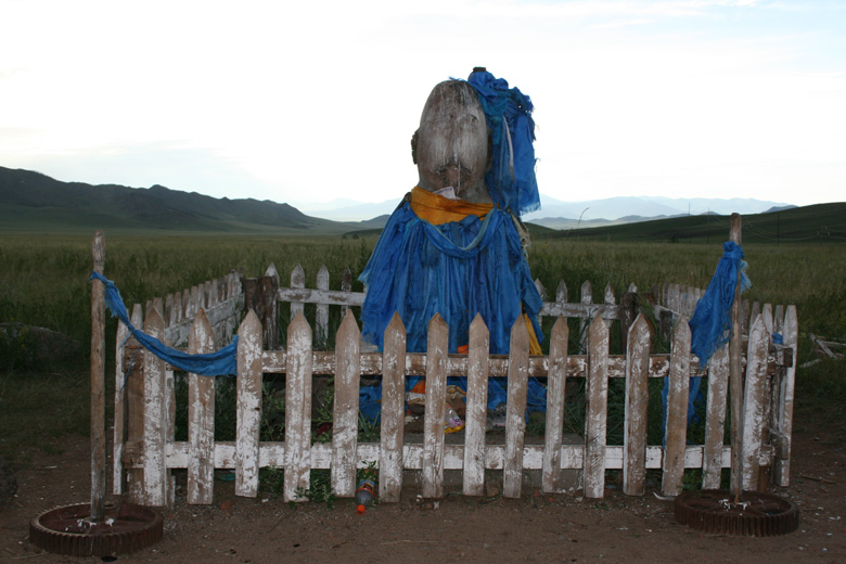 Steinerne Figur, zwischen Tariatyn davaa und der Selenge 