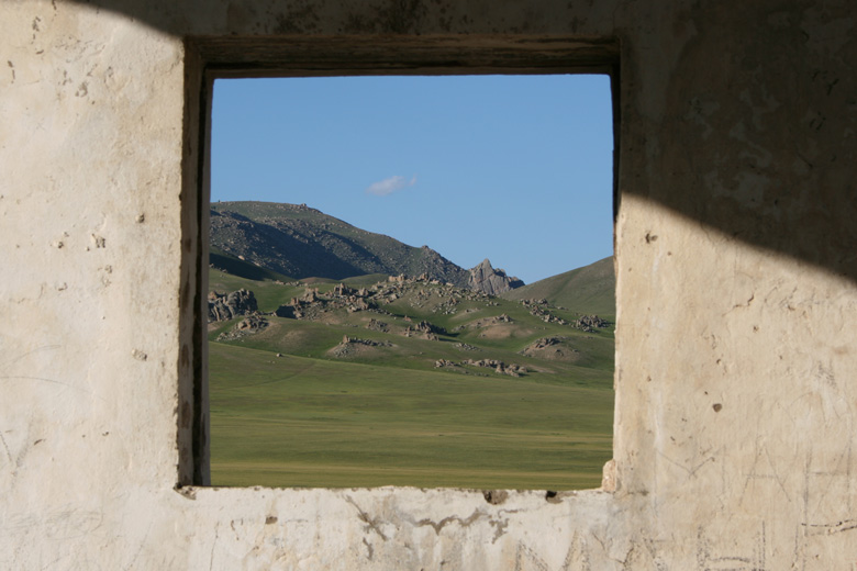 In the ruins of a planned, but never completed, new soum center for Arbulag 