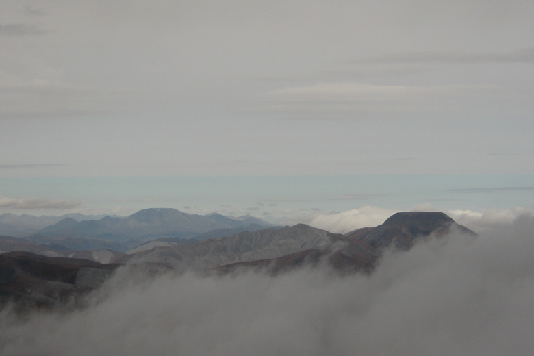 Ascent to Ih uul: View northwards to Uran dösh uul 