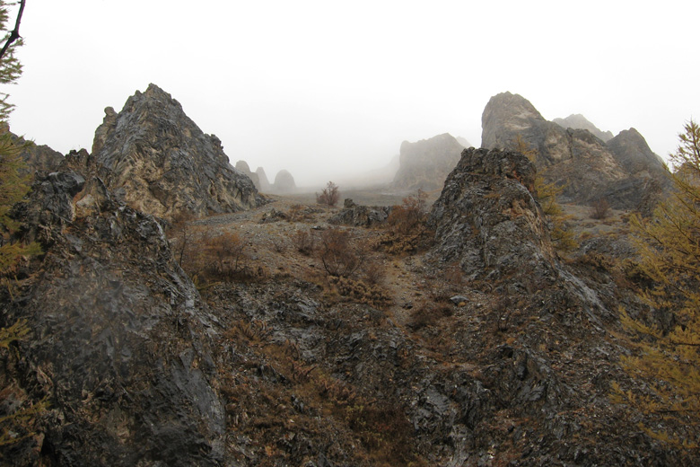 Descent from Ih uul: Rocks in the fog 